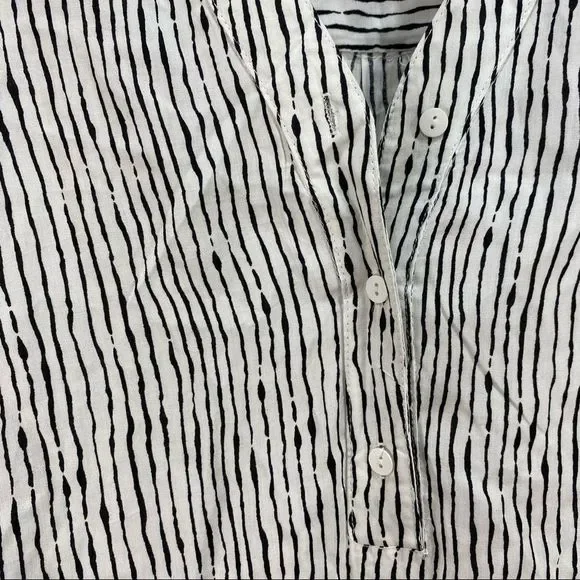 3/$25 Papillon White and Black Striped 3/4 Length Sleeve Tunic Medium - Picture 4 of 6